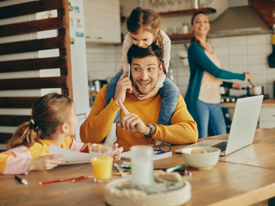 OUI à plus d’argent pour les familles, la classe moyenne, les jeunes et les ménages d’une seule personne